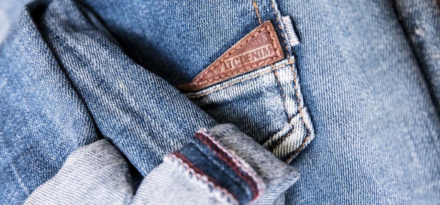 Comment fixer la couleur d’un jean ?