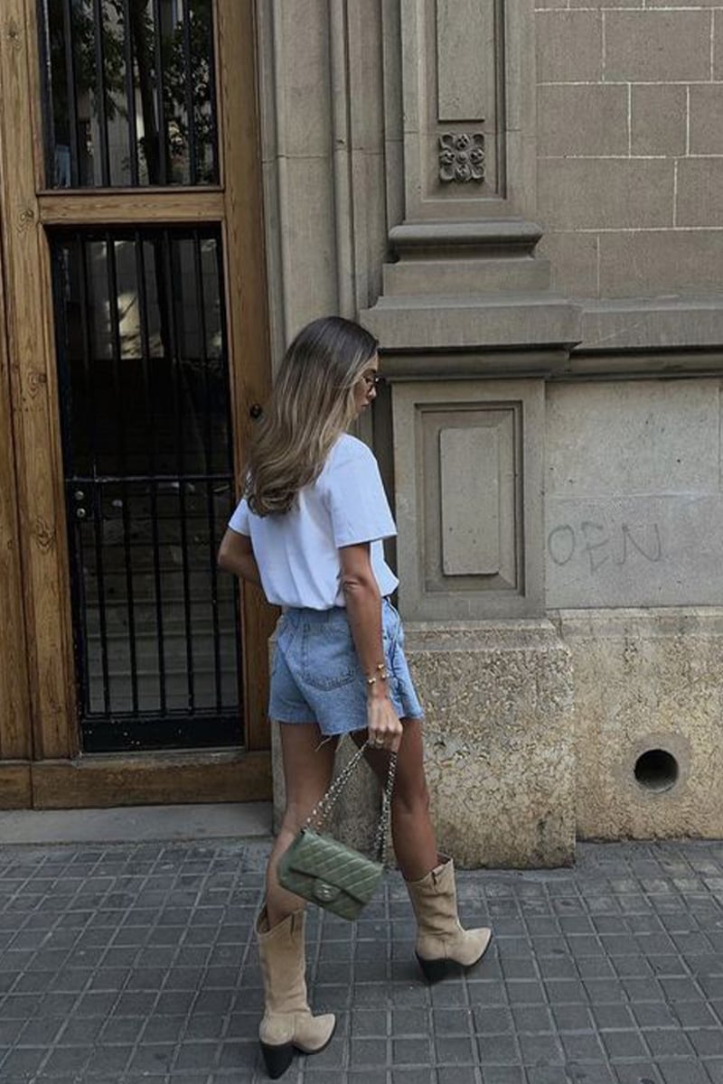 Mini short classique en jean sexy et tendance couleur bleu