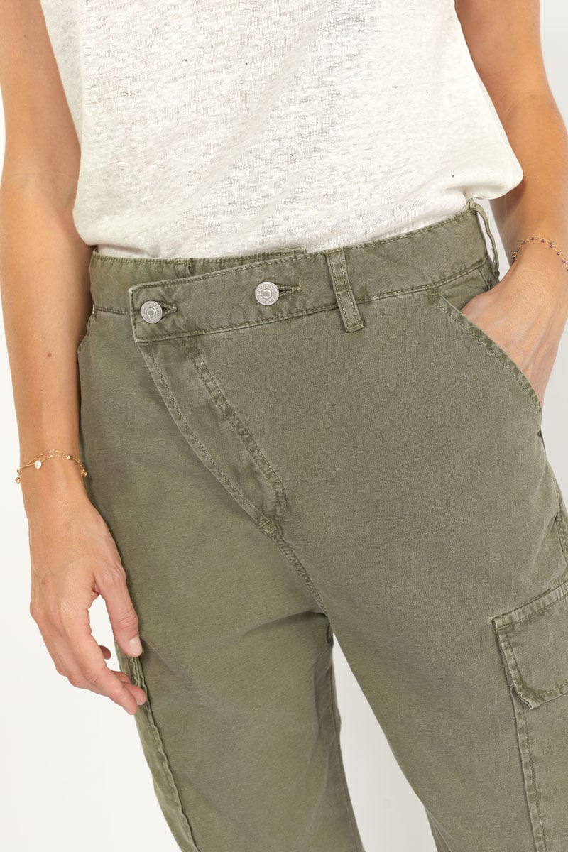 Pantalon Cosy Army kaki à fermeture asymétrique