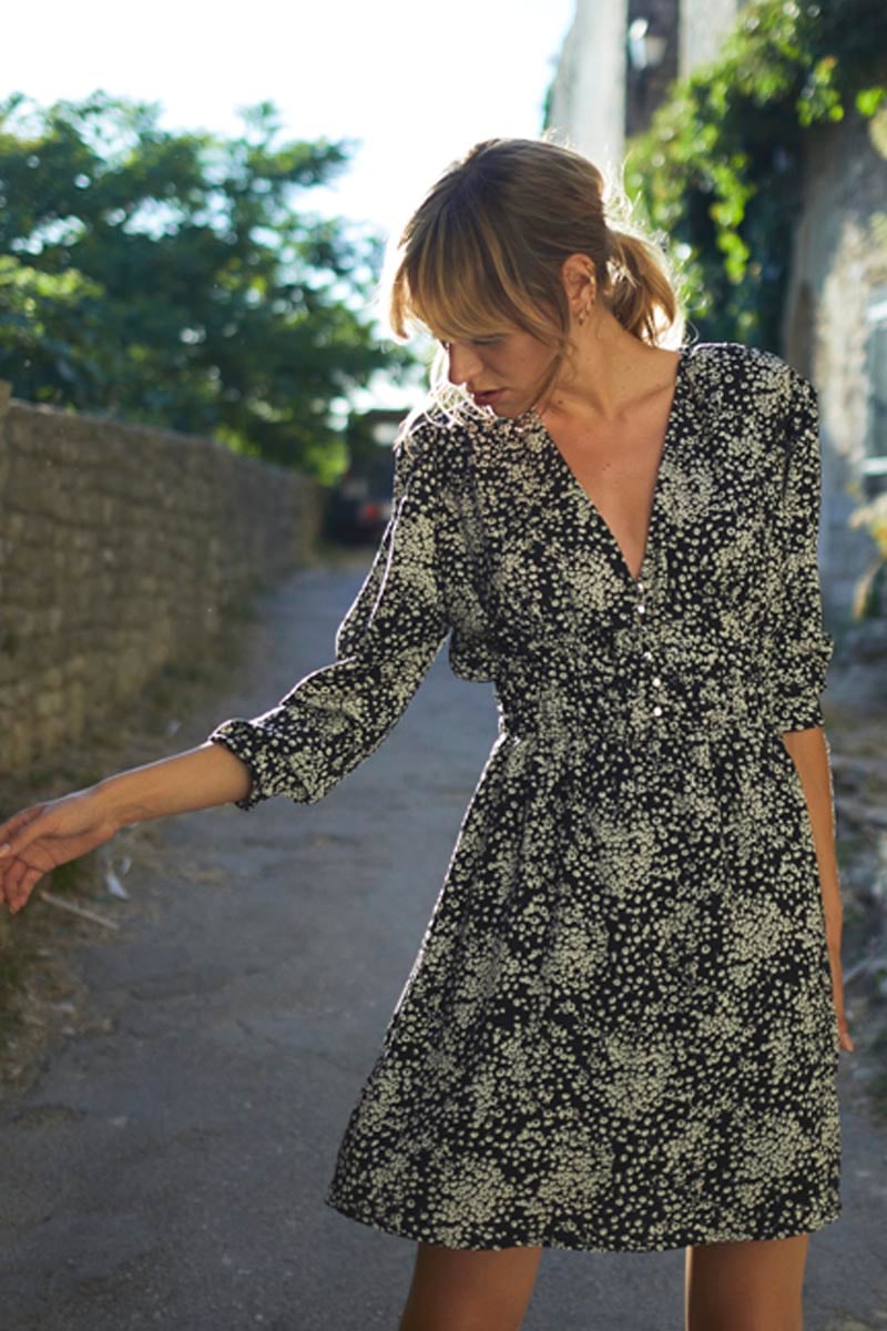 Robe Edwina à motif fleuri noir et blanc