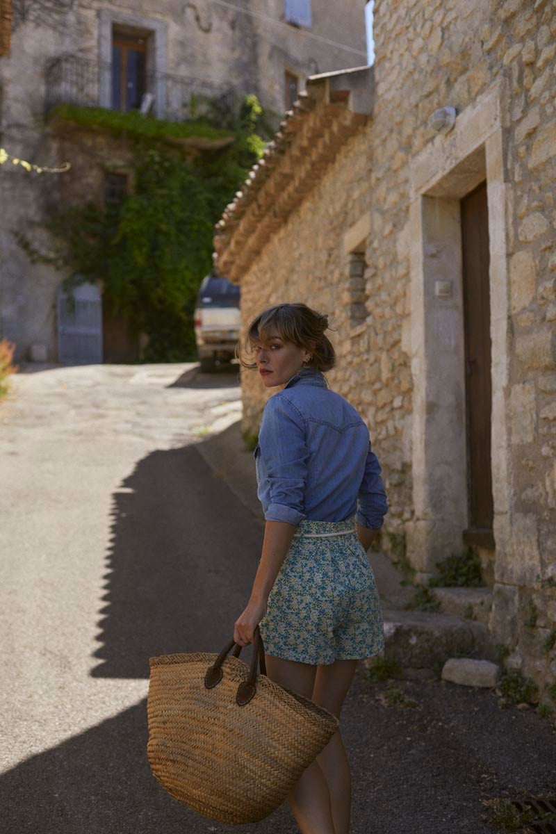 Short Lamet à motif fleuri vert et bleu