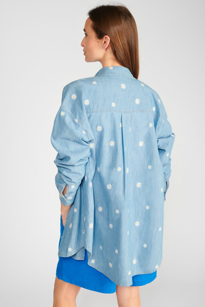 Chemise oversize Aubepin bleu denim brodée