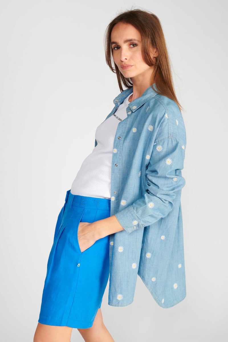 Chemise oversize Aubepin bleu denim brodée