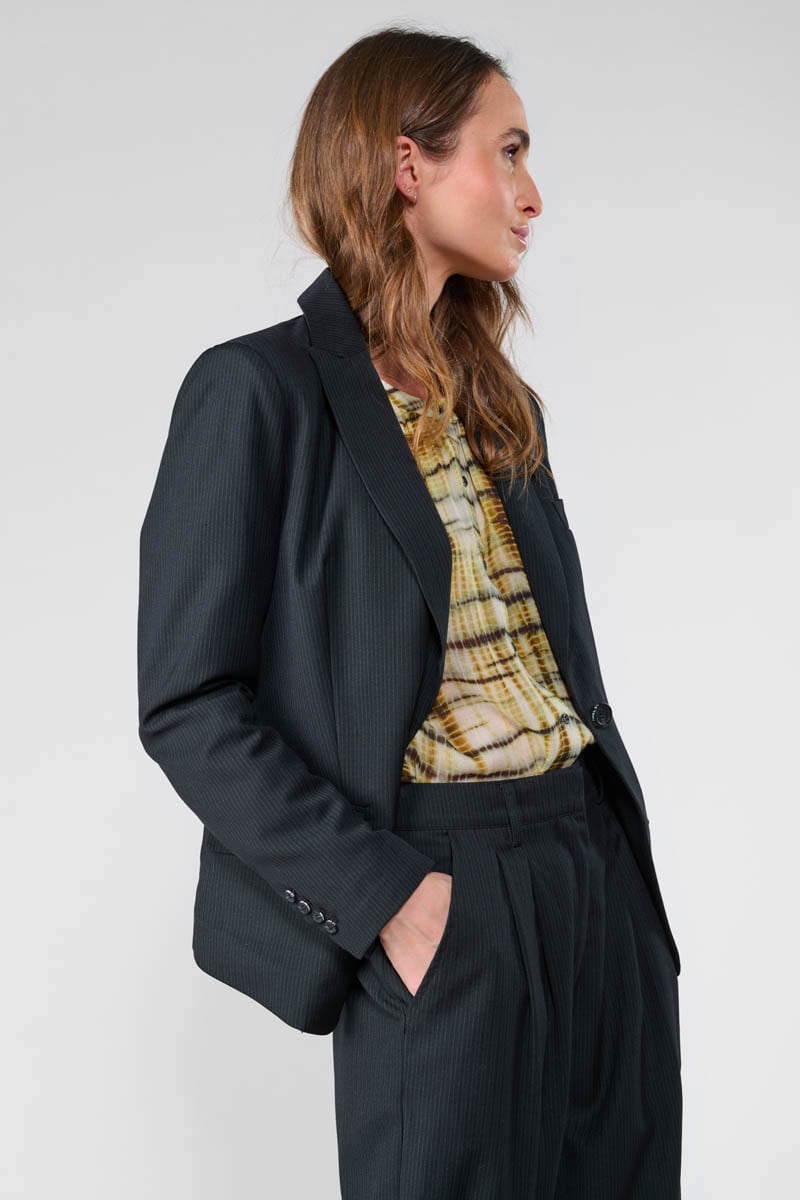 Veste blazer Evera noire à fines rayures
