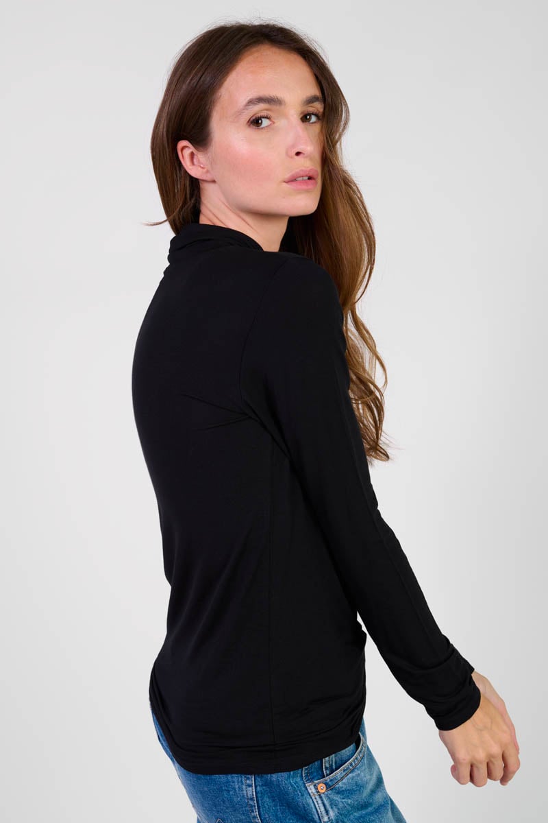 Top Nammy col roulé noir