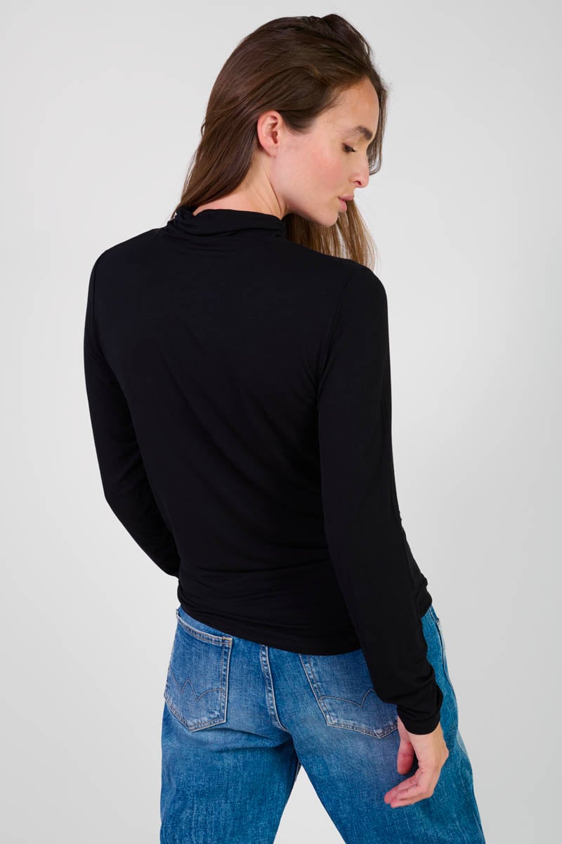 Top Nammy col roulé noir