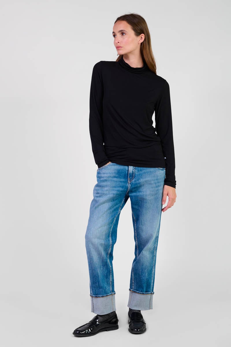 Top Nammy col roulé noir