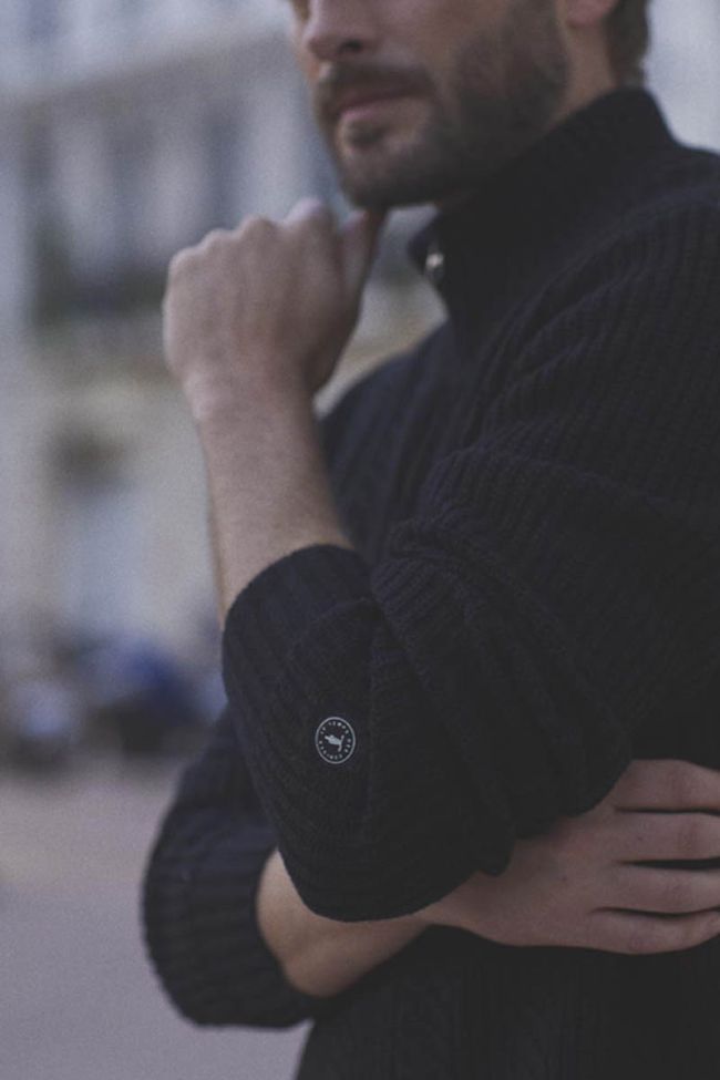 Pull Krest noir