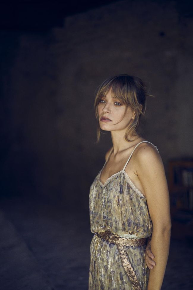 Caraco Kava doré à motif fleuri