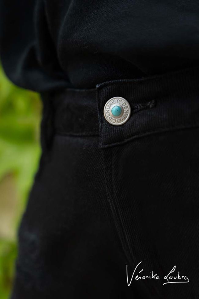 Short court Véronika en jeans noir destroy by Véronika Loubry