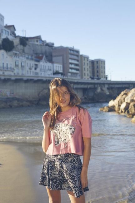 Jupe short Cassandgi à motif floral noir et blanc