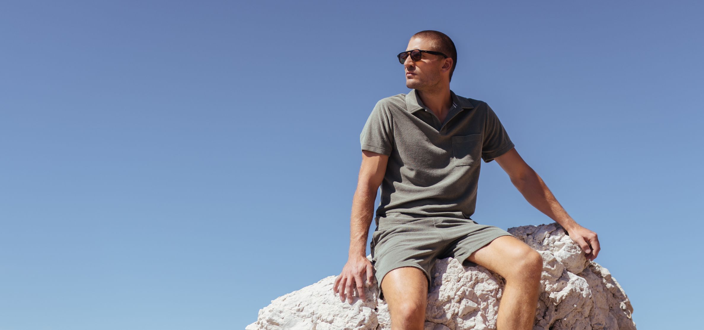 Les bonnes associations avec un t-shirt col V homme