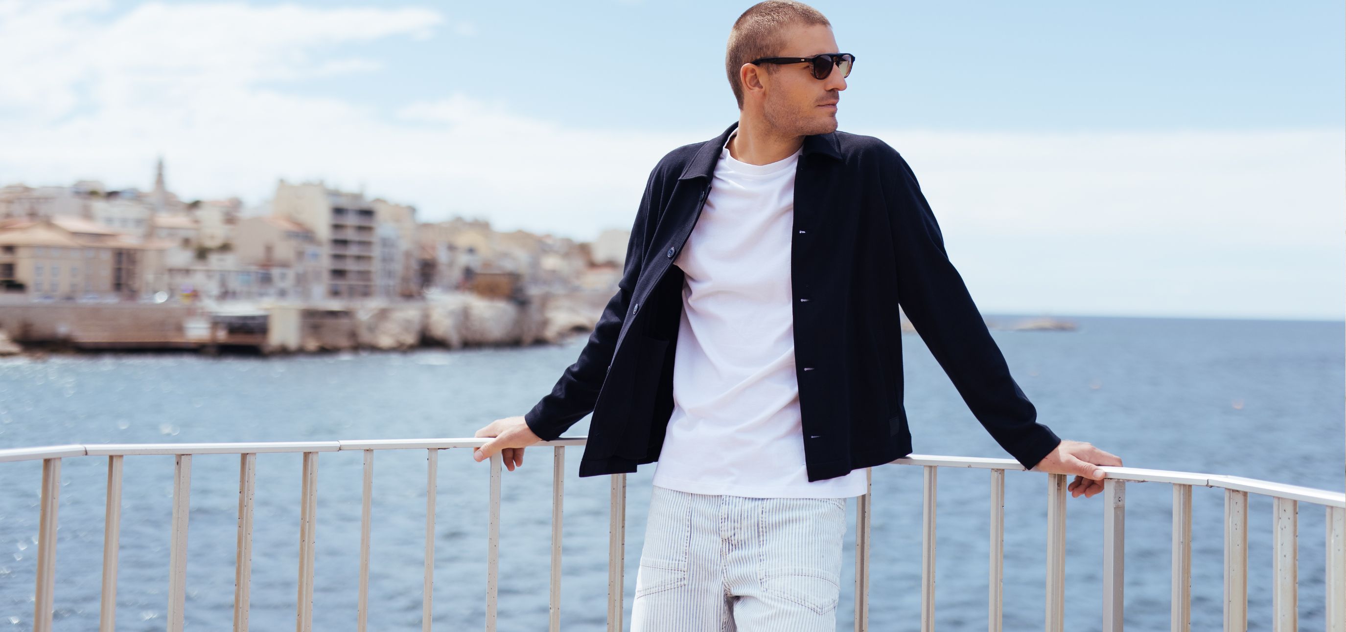 Comment porter un jean loose homme sans déséquilibrer la silhouette ?